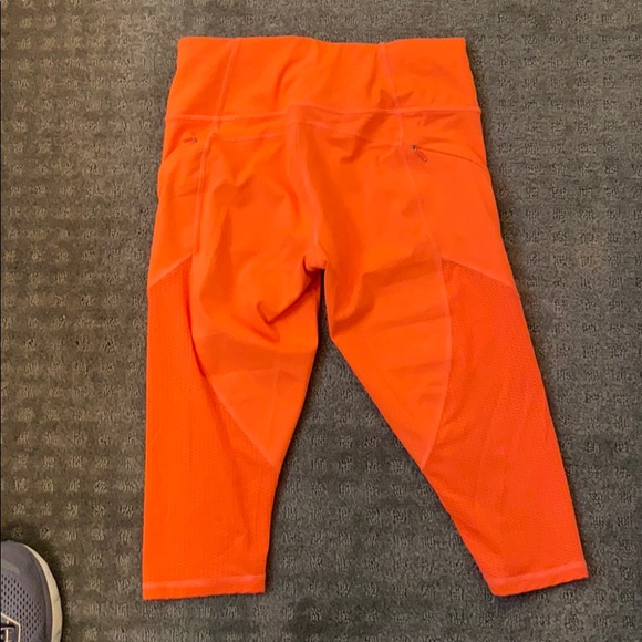 Workout capris - Picture 2 of 3